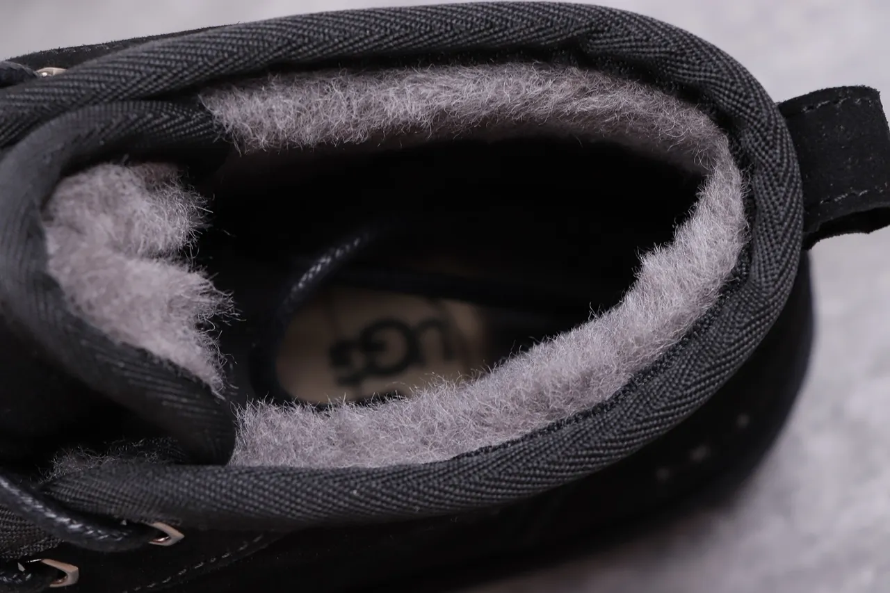 UGG टास्मान काला सुड शीयरलिंग-लाइन्ड लेस-अप स्नो बूट 2