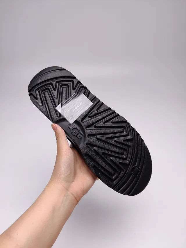 UGG تاسمان أحذية لفرز جلد سويدي أسود بدون لفافة 12