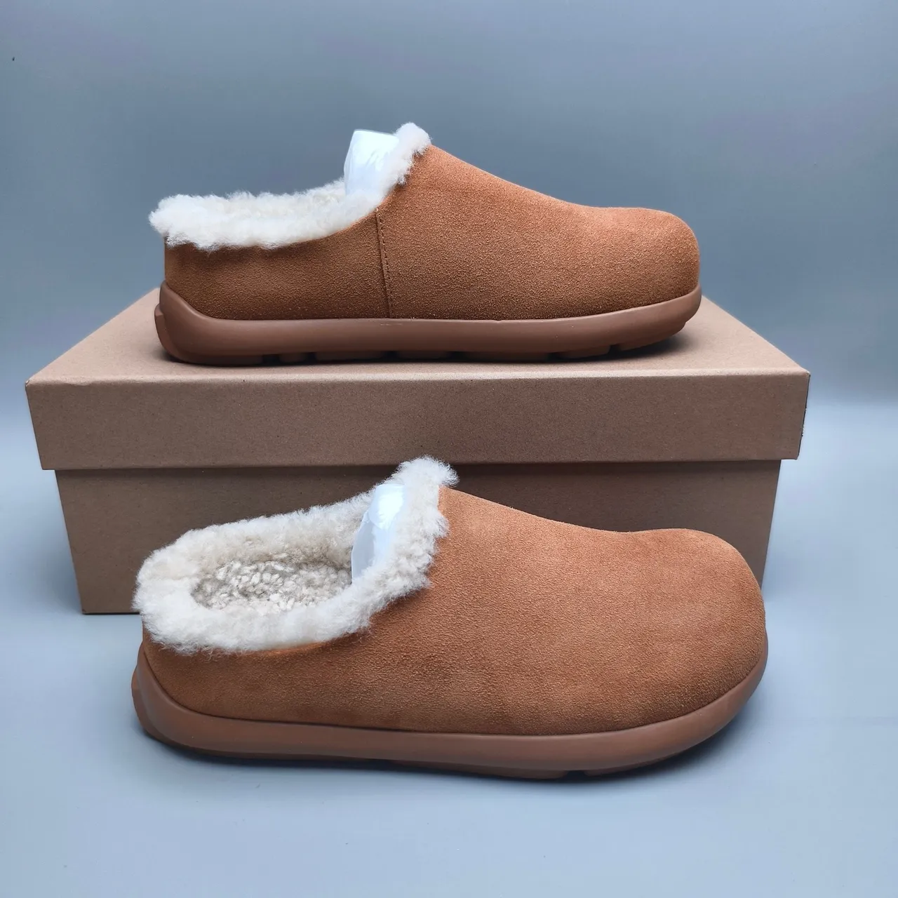 UGG Tasman বাদামি সুয়েড শিয়ারলিং লাইন্ড স্লিপার 5