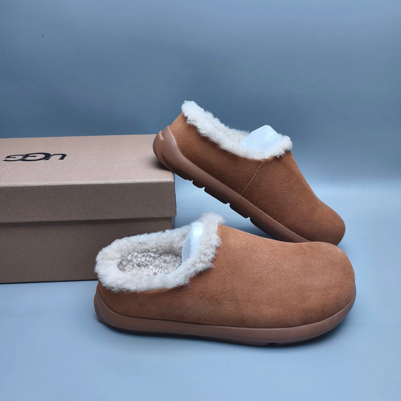 UGG Tasman বাদামি সুয়েড শিয়ারলিং লাইন্ড স্লিপার 6