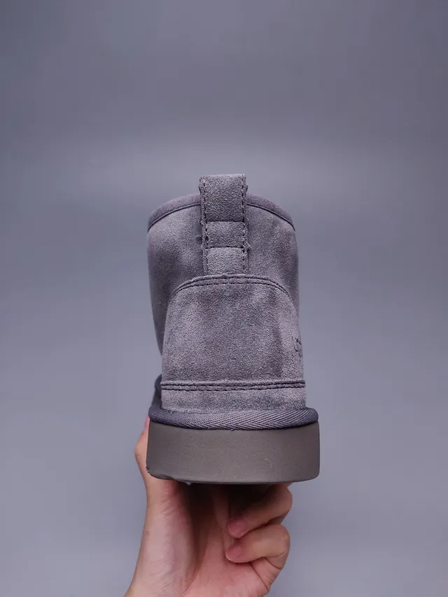UGG Tasman 炭灰色麂皮踝靴 4
