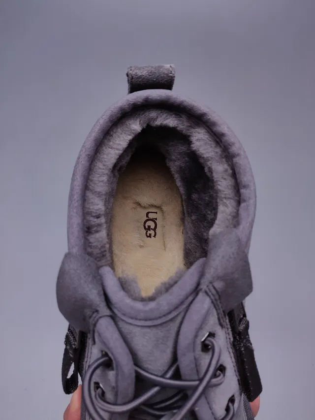UGG Tasman 炭灰色麂皮踝靴 9