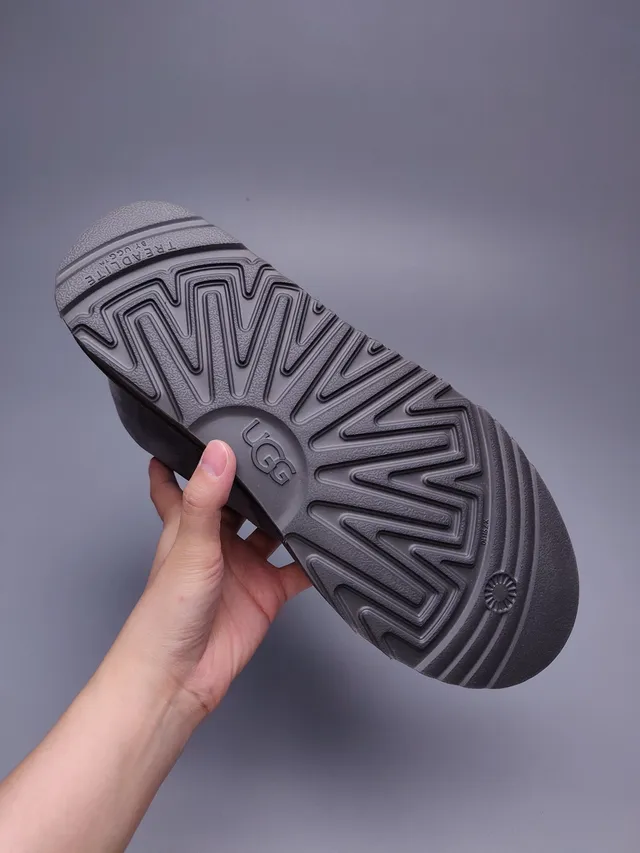 UGG Tasman 炭灰色麂皮踝靴 10