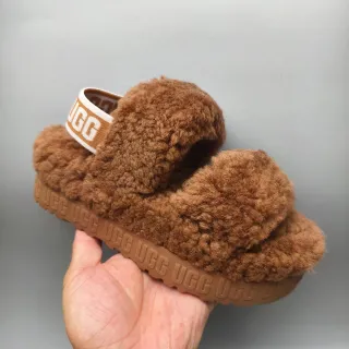 UGG Tasman 栗色棕羊毛平台拖鞋