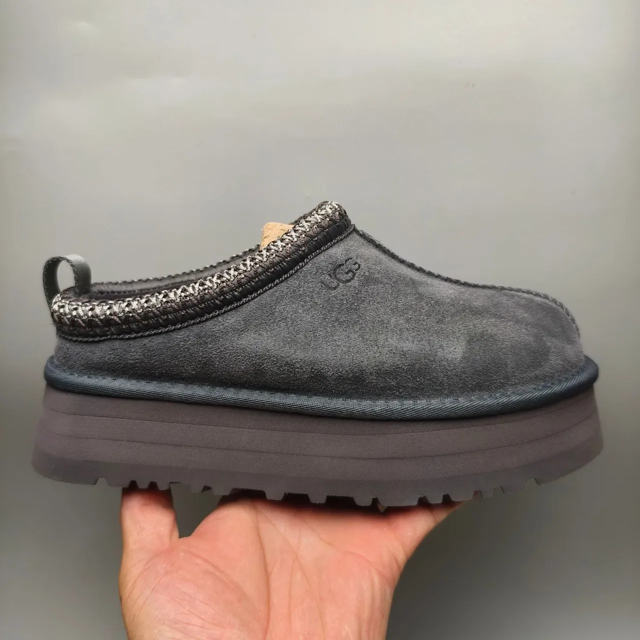 UGG Tasman ধূসর কালো সুয়েড ক্যাজুয়াল জুতা বোনা কলার 2