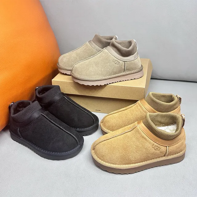 UGG Tasman 卡其色一脚蹬雪靴 6