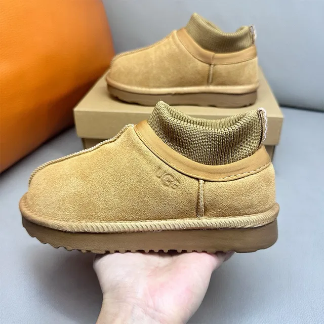 UGG Tasman 卡其色一脚蹬雪靴 8