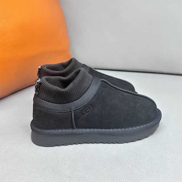UGG Tasman 卡其色一脚蹬雪靴 16