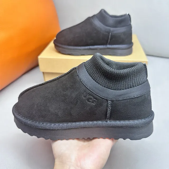 UGG Tasman 卡其色一脚蹬雪靴 19