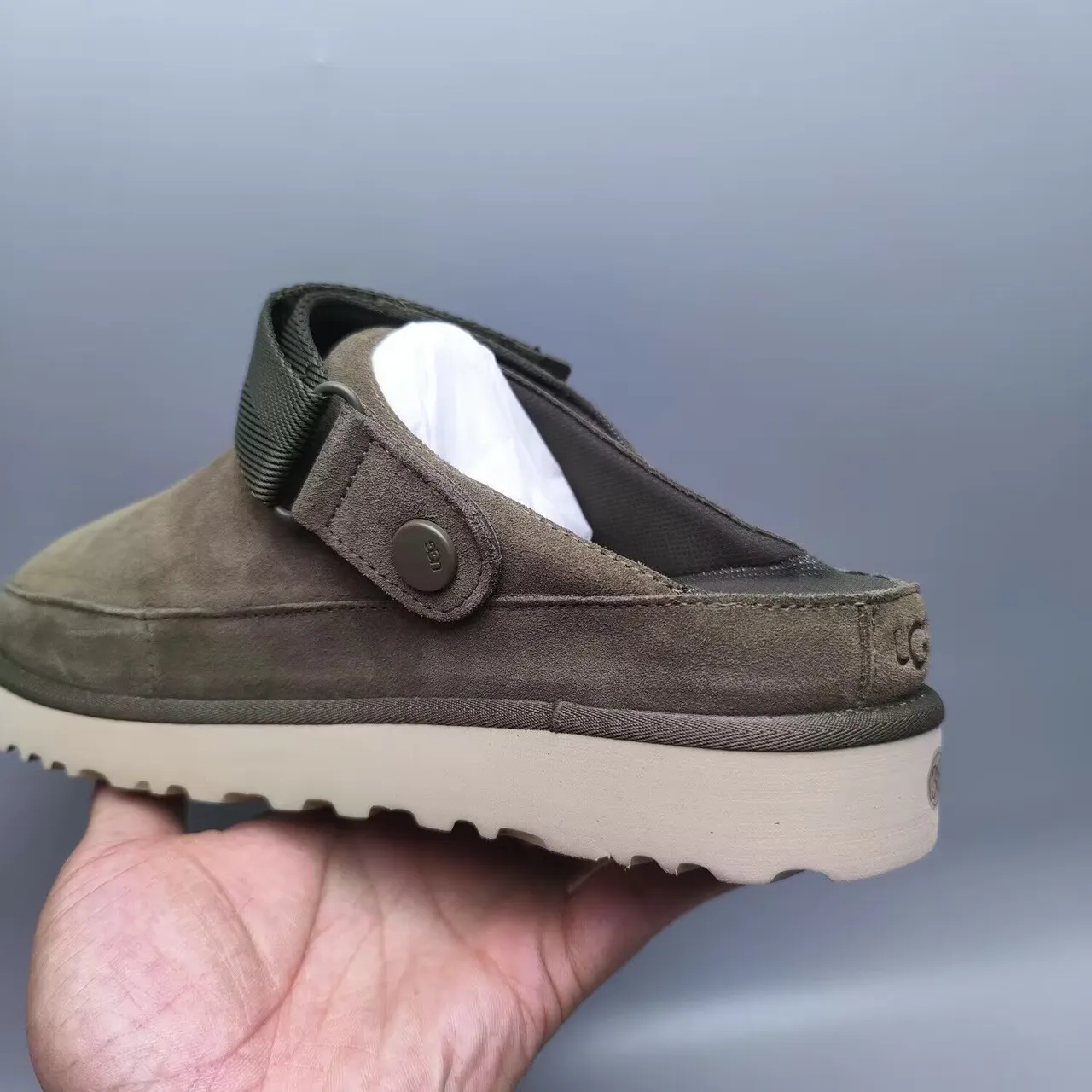 UGG Tasman 橄榄色麂皮平台拖鞋 2