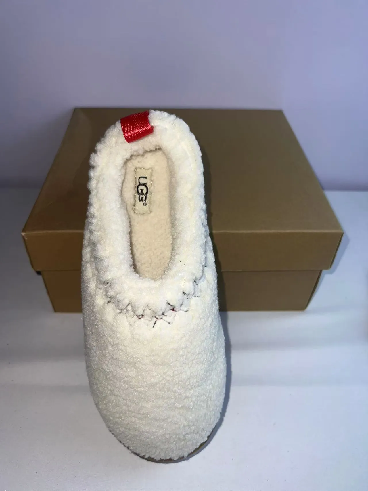 UGG Tasman 白色红色羊毛鞋面 平台鞋底 休闲鞋 3