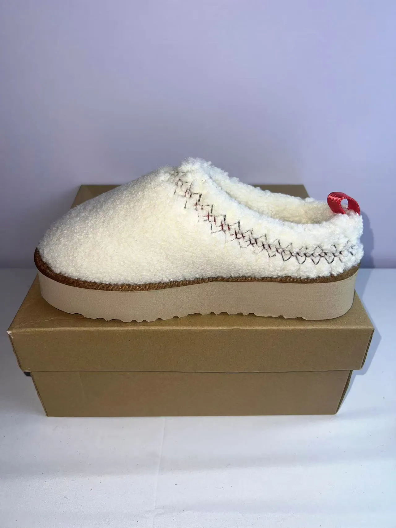 UGG Tasman 白色红色羊毛鞋面 平台鞋底 休闲鞋 4