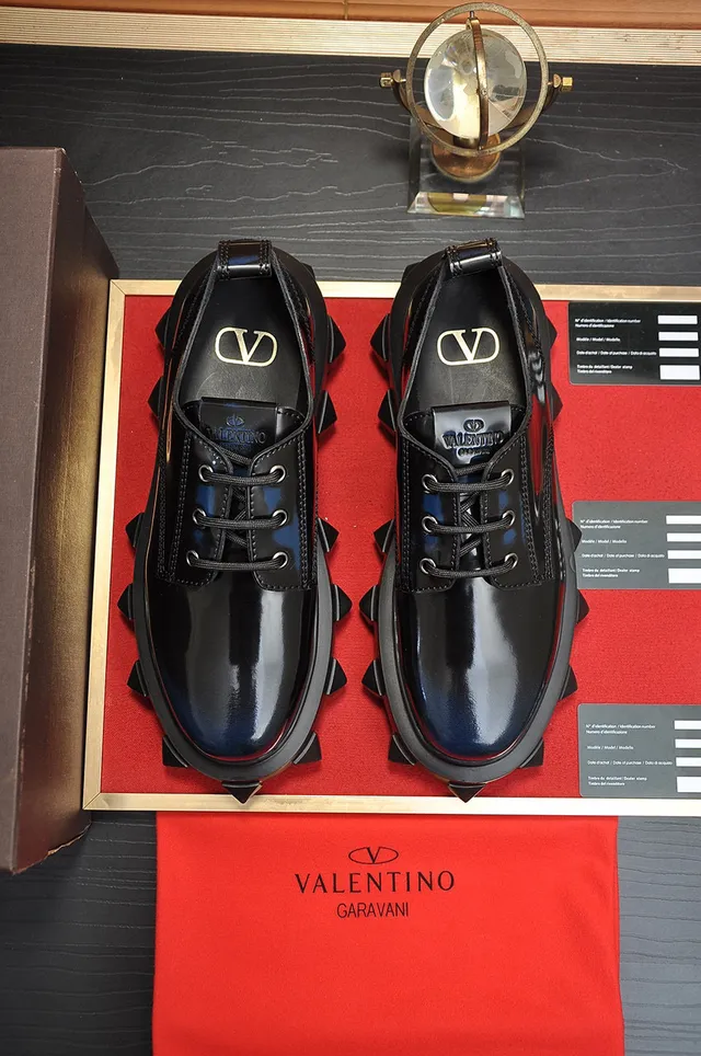 Valentino Negro piel patentada brillante con suela chunky de tacos zapatos Oxford 8