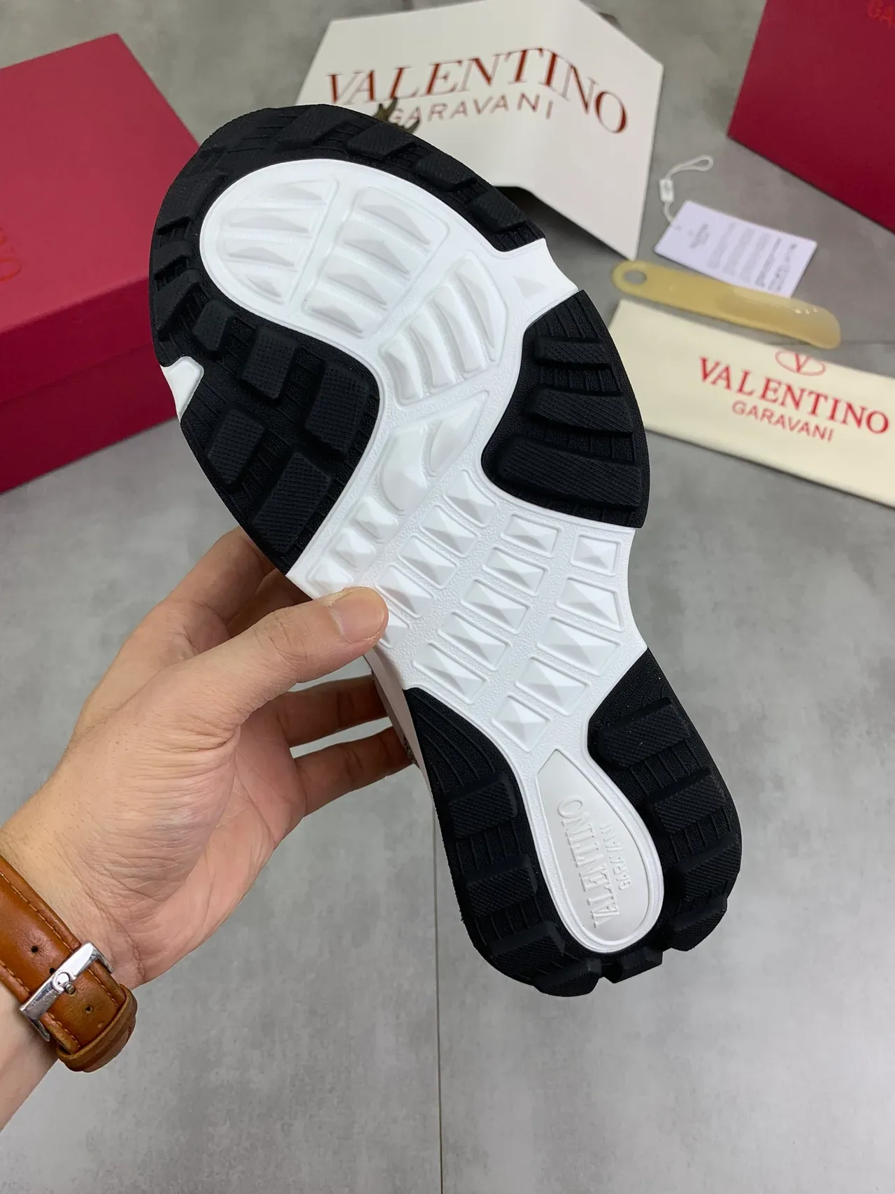Valentino 灰白 粗厚平台鞋底 混色针织鞋面 生活方式休闲鞋 3