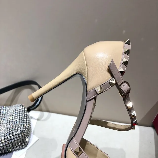 Valentino Rockstud भूरा चांदी पॉइंटेड टू T-Strap स्टिलेटो 7