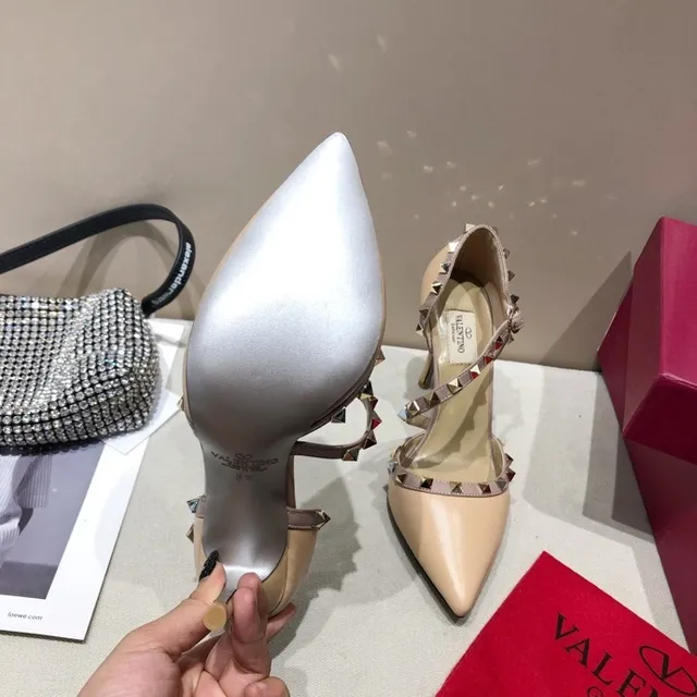 Valentino Rockstud भूरा चांदी पॉइंटेड टू T-Strap स्टिलेटो 8