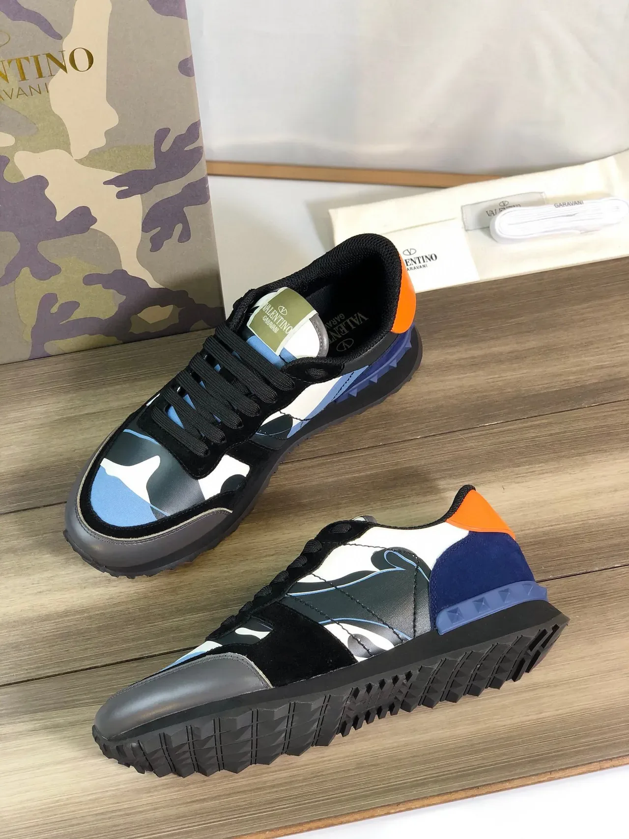 Valentino Rockstud ক্যামোফ্লেজ কমলা হিল জীবনযাপন স্নিকার 4