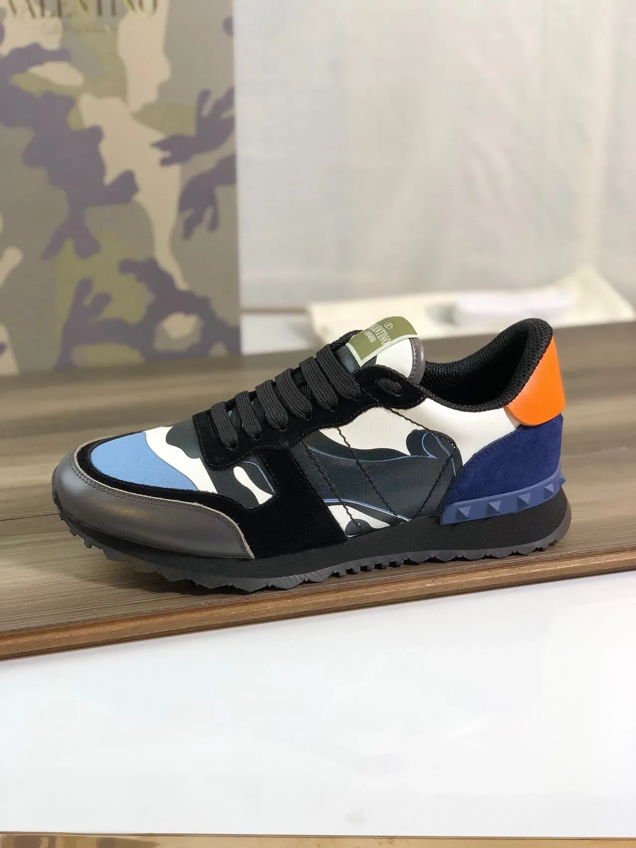 Valentino Rockstud ক্যামোফ্লেজ কমলা হিল জীবনযাপন স্নিকার 5
