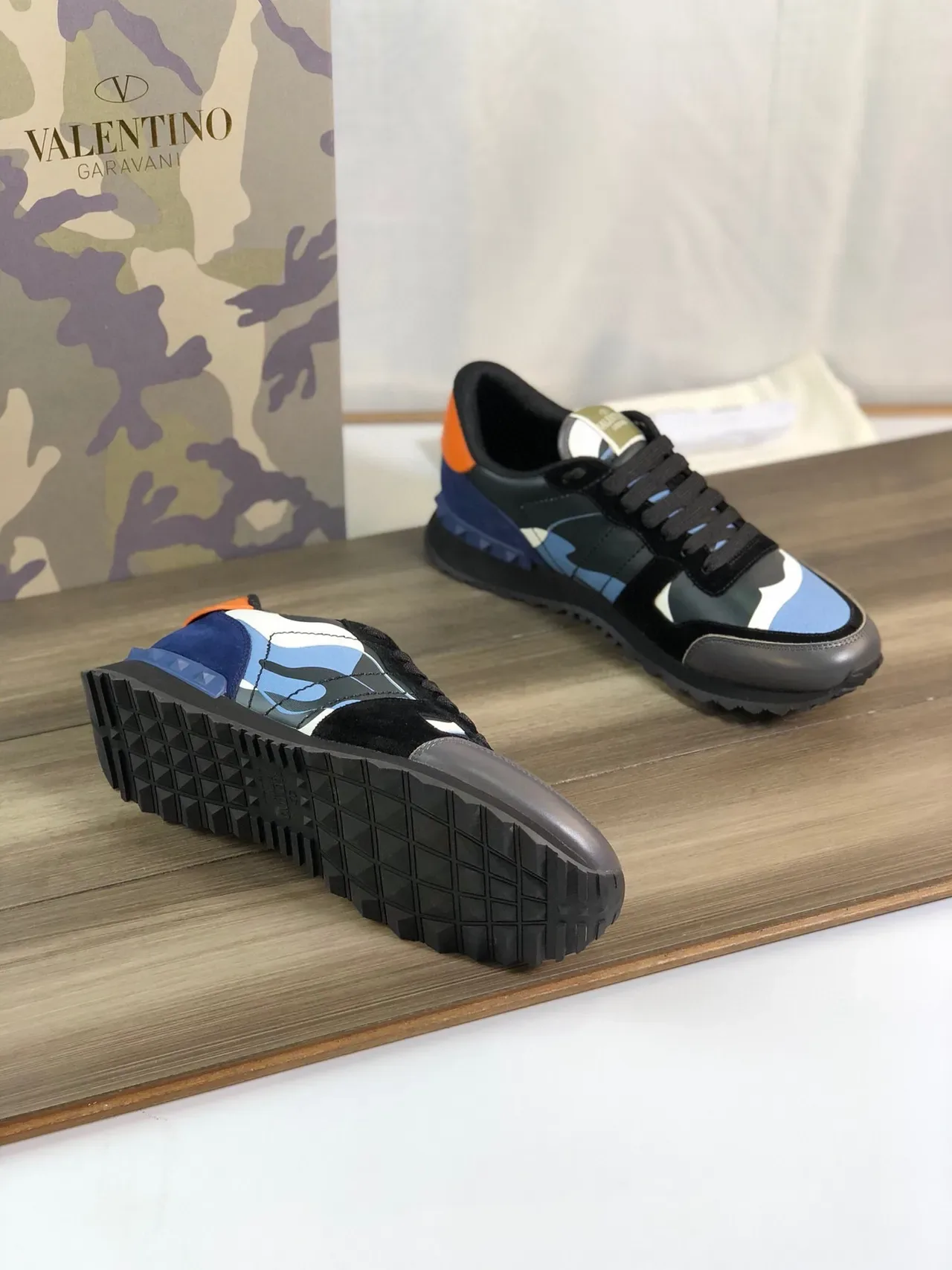 Valentino Rockstud ক্যামোফ্লেজ কমলা হিল জীবনযাপন স্নিকার 6