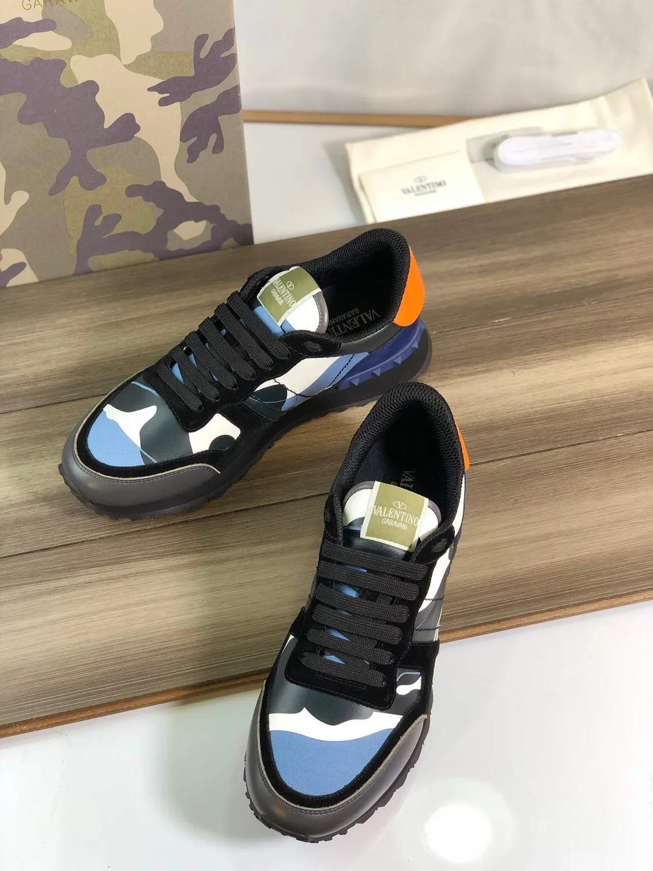 Valentino Rockstud ক্যামোফ্লেজ কমলা হিল জীবনযাপন স্নিকার 7
