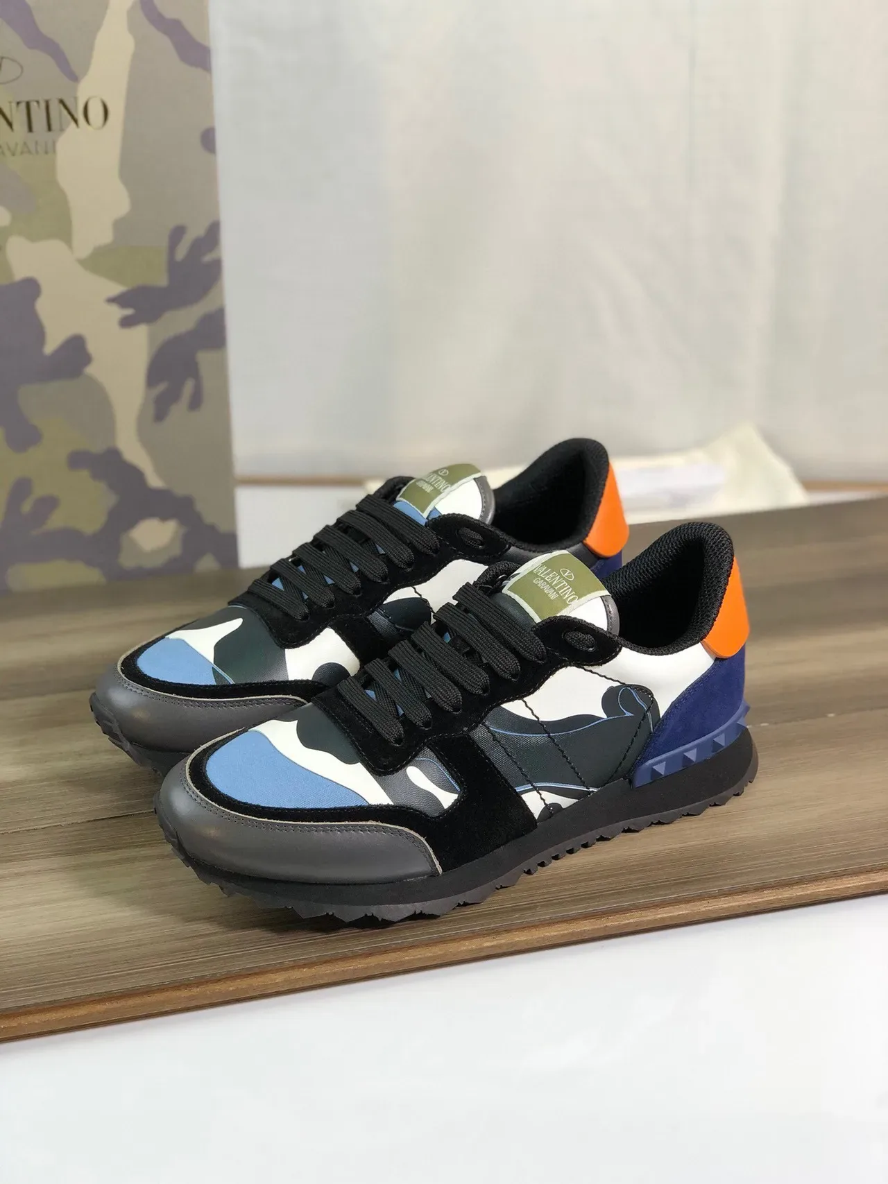 Valentino Rockstud ক্যামোফ্লেজ কমলা হিল জীবনযাপন স্নিকার 8