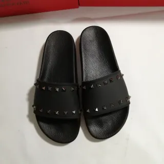 Valentino Rockstud 铆钉黑色凉拖鞋
