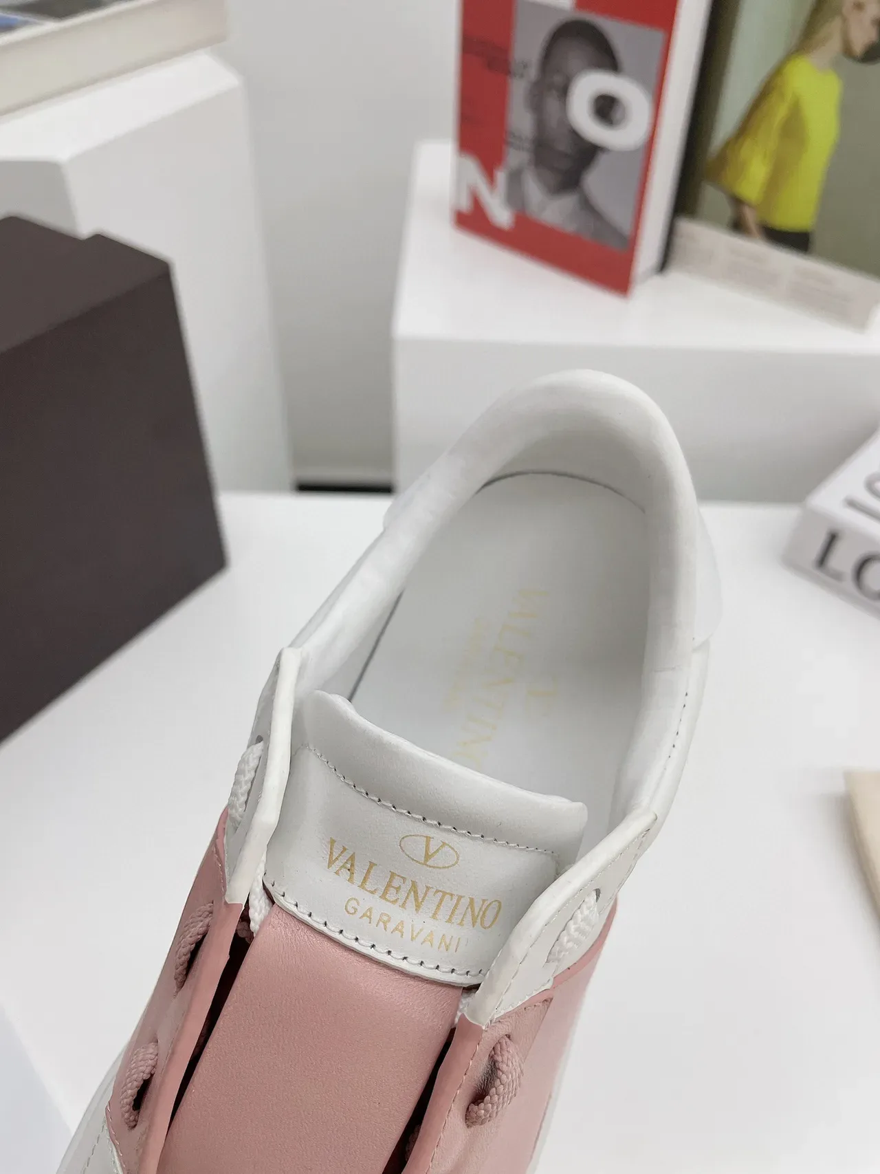 Valentino Rockstud Tira Branca e Rosa Tênis Lifestyle 5
