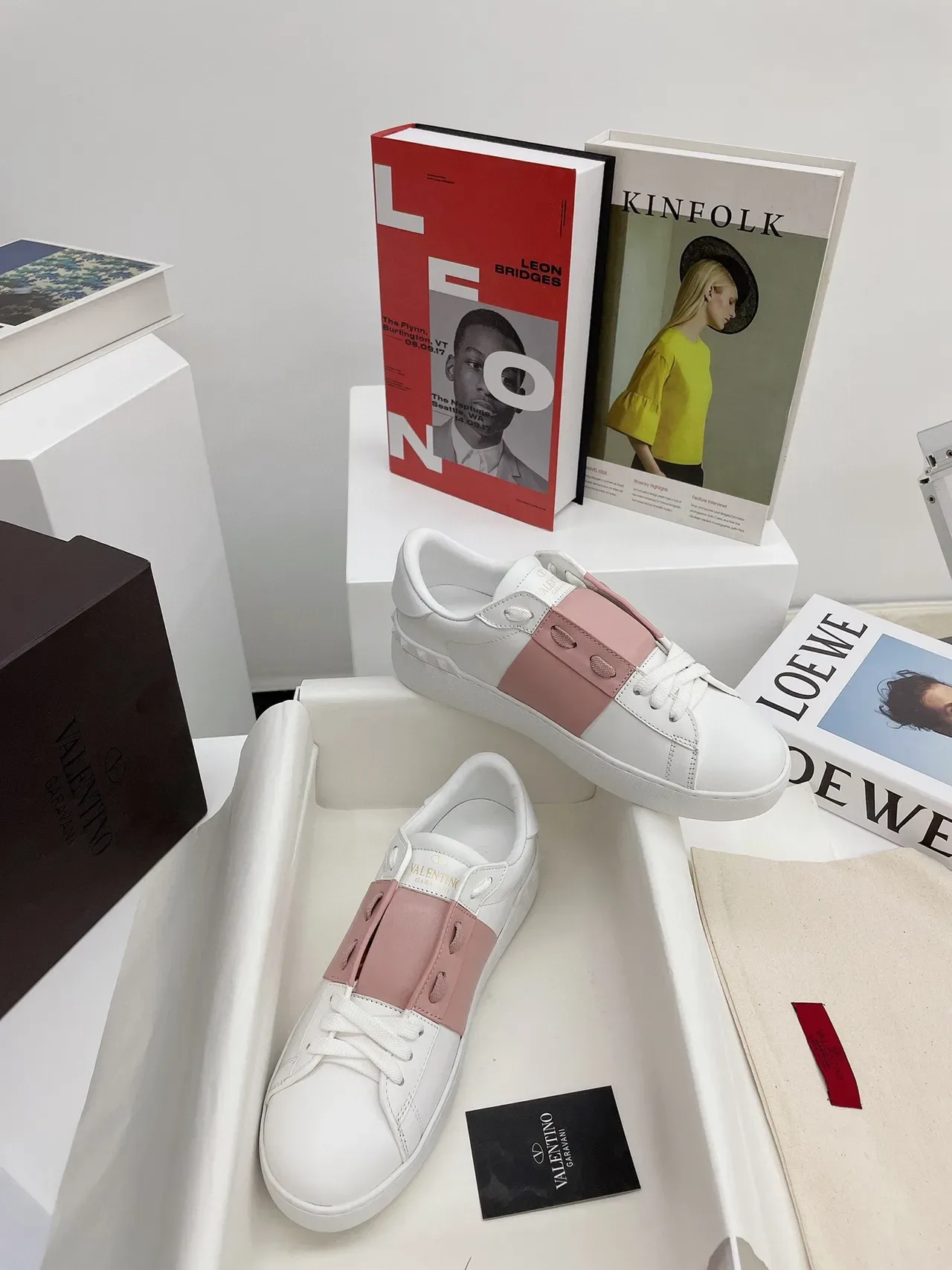 Valentino Rockstud Tira Branca e Rosa Tênis Lifestyle 7