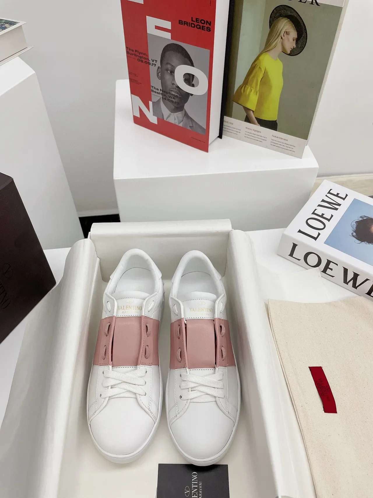 Valentino Rockstud Tira Branca e Rosa Tênis Lifestyle 8