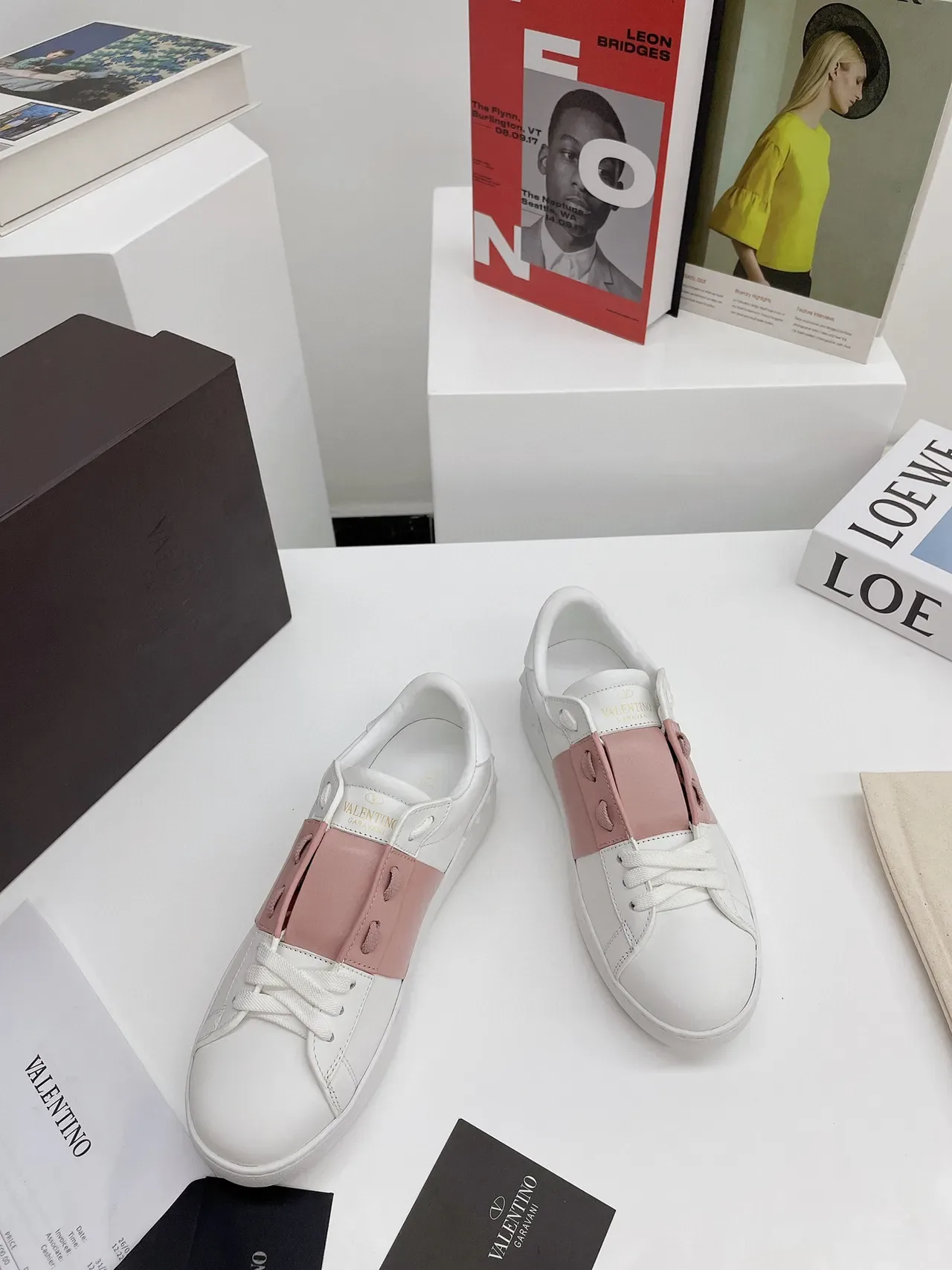Valentino Rockstud Tira Branca e Rosa Tênis Lifestyle 9
