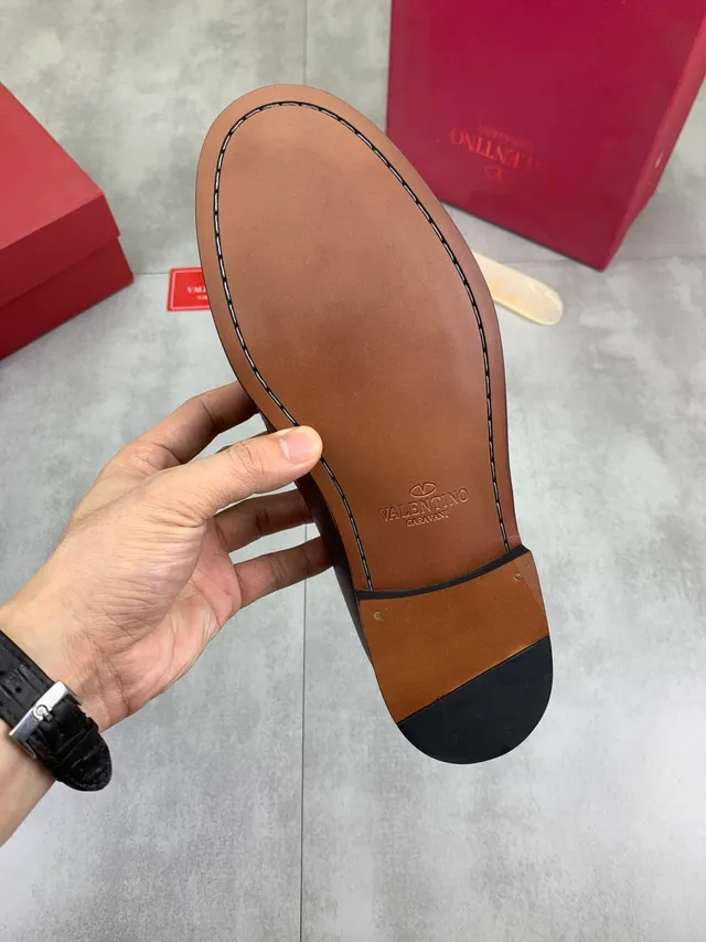Valentino VLogo Loafer Mocassins de Couro Marrom 2