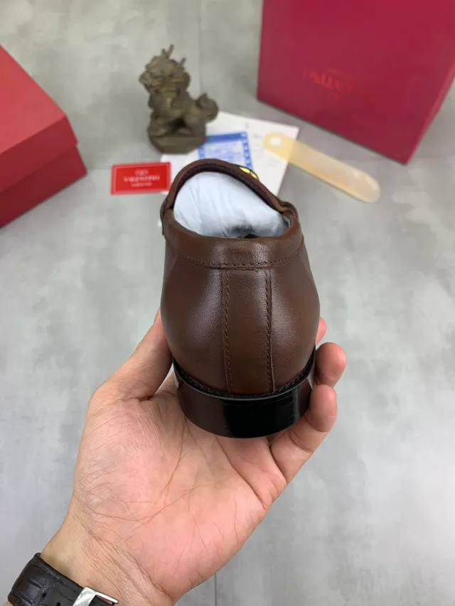 Valentino VLogo Loafer Mocassins de Couro Marrom 3