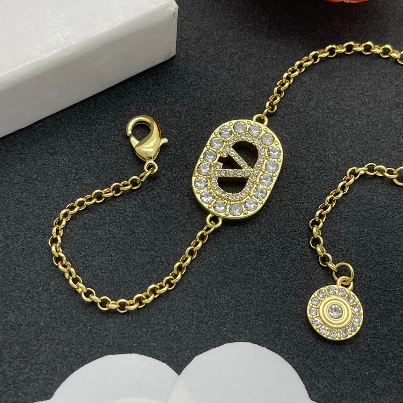 Valentino VLogo Charme Ovale Gold-Tone Bracelet Chaîne 4