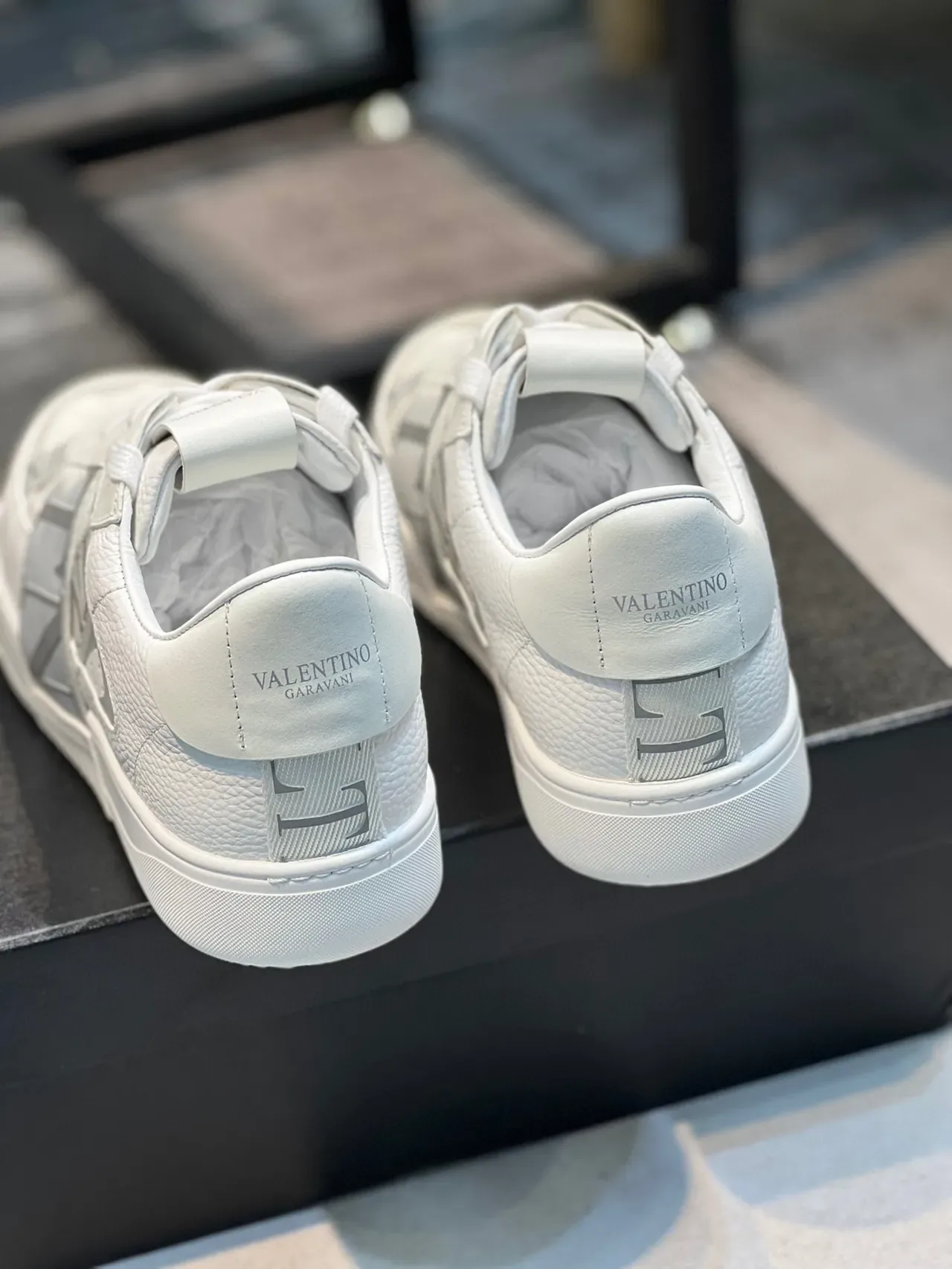 Valentino VLTN व्हाइट ग्रे लाइफस्टाइल स्नीकर 2