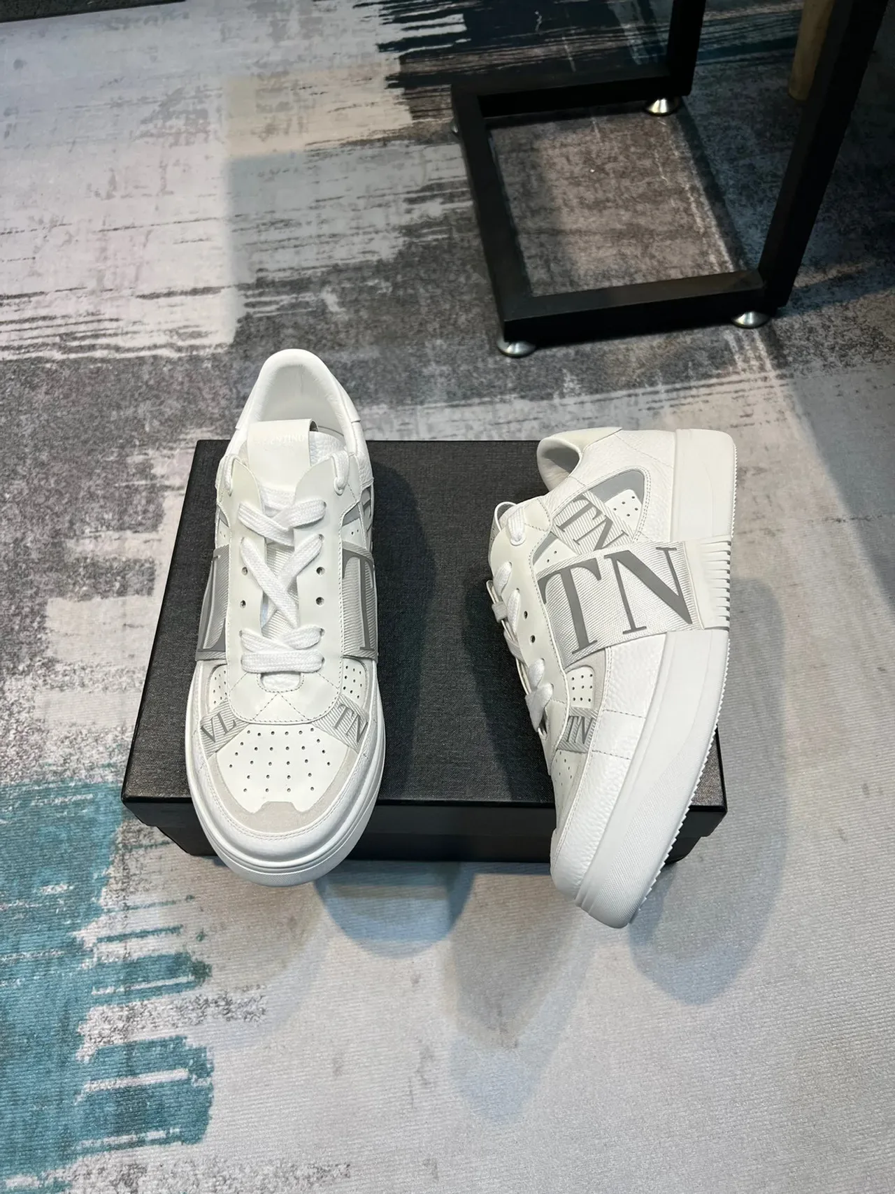 Valentino VLTN व्हाइट ग्रे लाइफस्टाइल स्नीकर 4