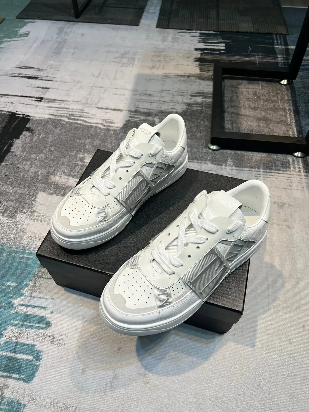 Valentino VLTN व्हाइट ग्रे लाइफस्टाइल स्नीकर 5