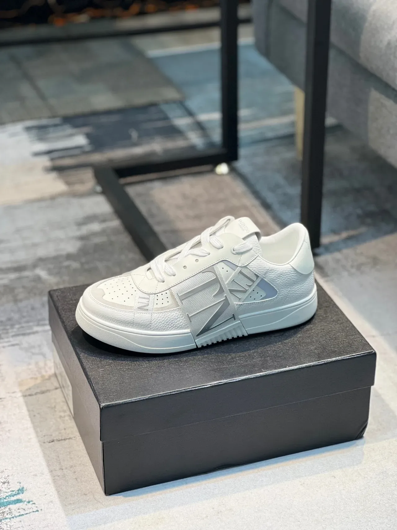 Valentino VLTN व्हाइट ग्रे लाइफस्टाइल स्नीकर 9