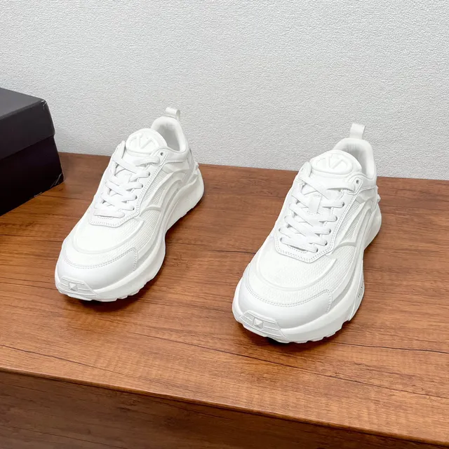 Valentino Zapatillas Blancas Monocromáticas Suela Esculpida Chunky Sneakers 2