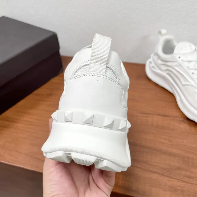 Valentino Zapatillas Blancas Monocromáticas Suela Esculpida Chunky Sneakers 5