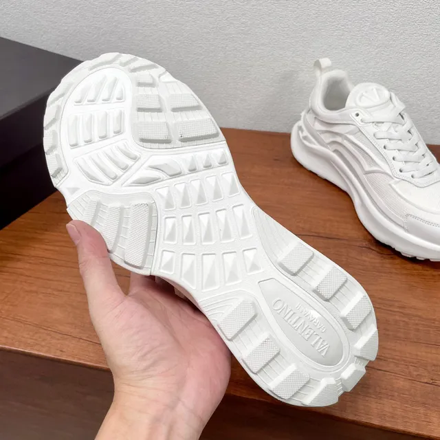 Valentino Zapatillas Blancas Monocromáticas Suela Esculpida Chunky Sneakers 6