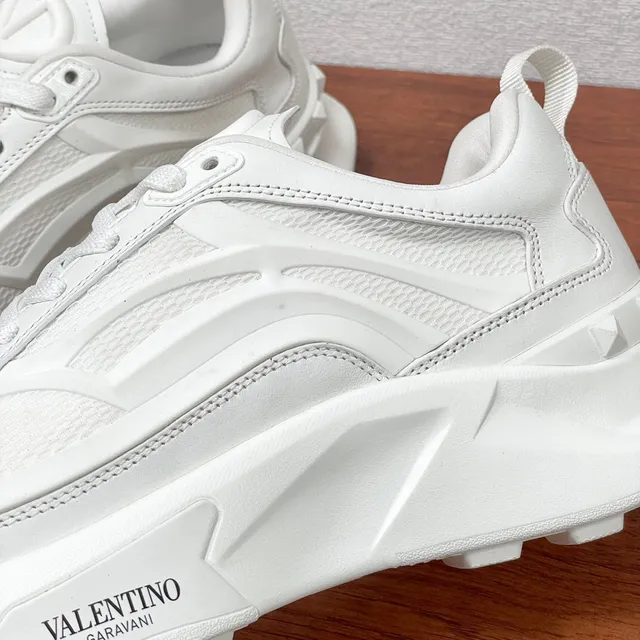 Valentino Zapatillas Blancas Monocromáticas Suela Esculpida Chunky Sneakers 8