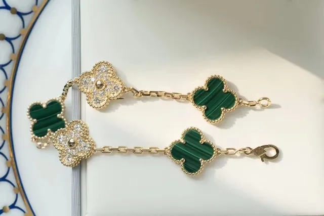 Van Cleef & Arpels Alhambra Green Gold Malachite-Inlaid Bracelet 2
