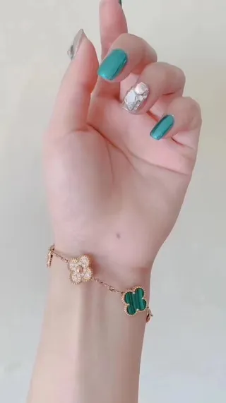 Van Cleef & Arpels Alhambra Green Gold Malachite-Inlaid Bracelet 3