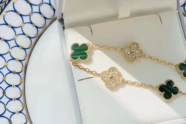 Van Cleef & Arpels Alhambra Green Gold Malachite-Inlaid Bracelet 5