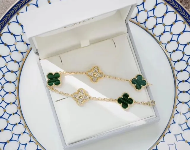 Van Cleef & Arpels Alhambra Green Gold Malachite-Inlaid Bracelet 6