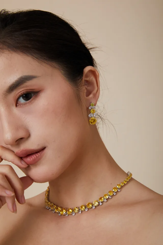 Van Cleef & Arpels Collier de pierres précieuses jaune blanc de longueur choker 4