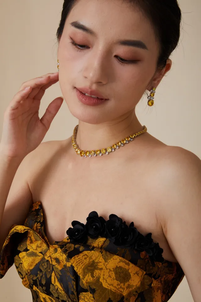 Van Cleef & Arpels Collier de pierres précieuses jaune blanc de longueur choker 6