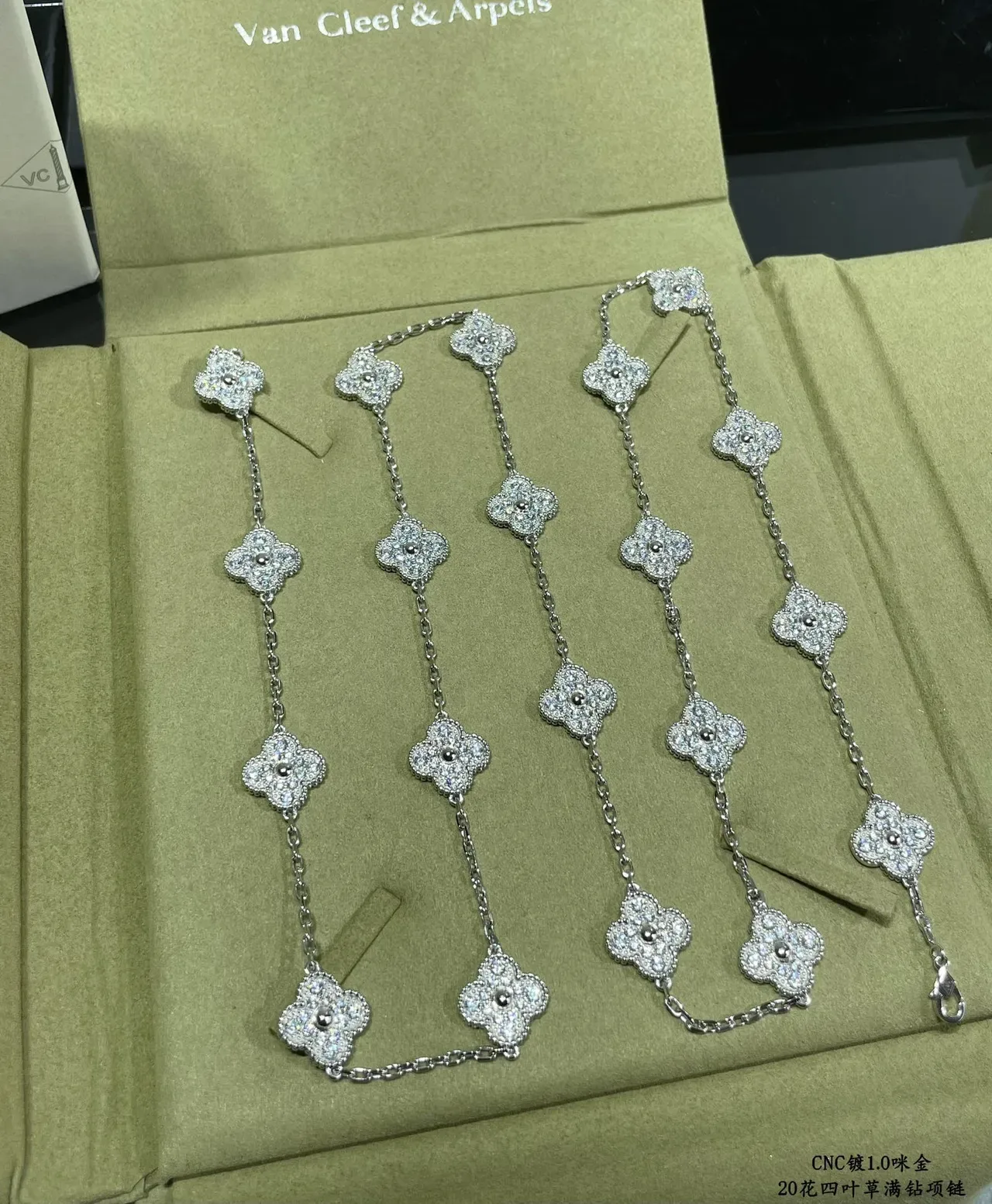 Van Cleef & Arpels Alhambra 20 Motif সোনা ও প্ল্যাটিনাম ডায়মন্ড হার 5