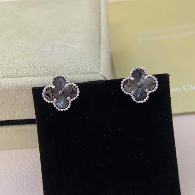 Van Cleef & Arpels Alhambra Black Enamel Four-Leaf Clover Stud Earrings 3