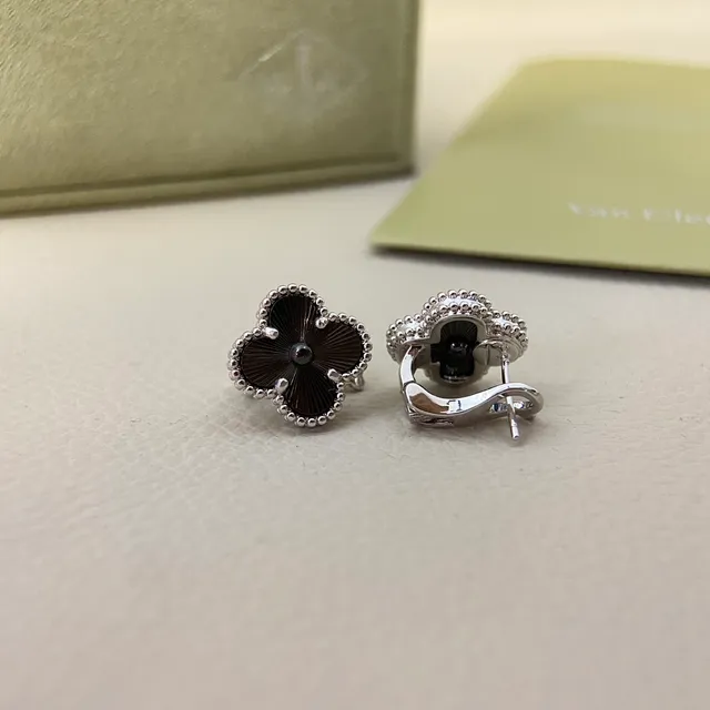 Van Cleef & Arpels Alhambra Black Enamel Four-Leaf Clover Stud Earrings 4